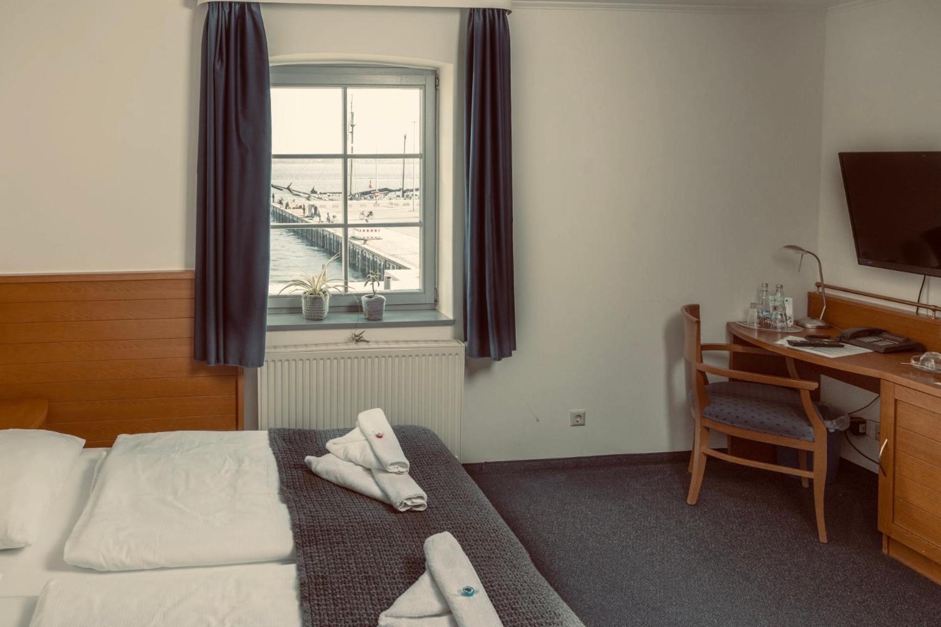 Hiddenseer Hotel Stralsund Exterior photo